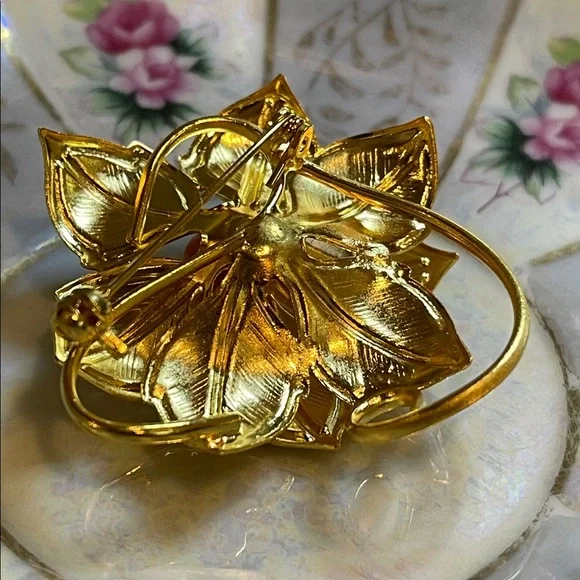 🍄Vintage Gold Plated Metallic Enamel Flower Brooch - Picture 4 of 5